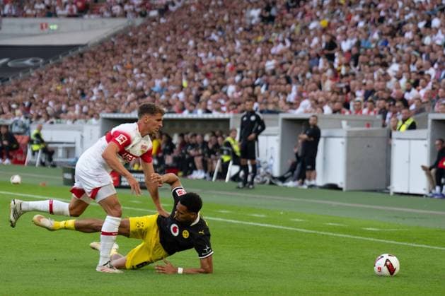 19.09.2026: Fußball: VfB Stuttgart - Borussia Dortmund, 4. Spieltag der 1. Bundesliga in der MHP Arena Finn Jeltsch (VfB Stuttgart, 29) VS Felix Nmecha (Borussia Dortmund, 8) WICHTIGER HINWEIS: Gemäß den Vorgaben der DFL und des DFB ist es untersagt, in dem Stadion und oder vom Spiel angefertigte Fotoaufnahmen in Form von Sequenzbildern und oder videoähnlichen Fotostrecken zu verwerten bzw. verwerten zu lassen. Copyright: xJamesxZabelx