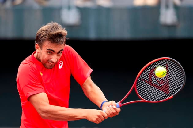 Tenis, Chile vs Espana. Copa Davis 2026. El jugador de Espana Daniel Merida regresa la pelota frente a Alejandro Tabilo de Chile durante el partido de singles de la Copa Davis valido por la segunda ronda de clasificatorios para el Grupo Mundials, disputado en el Court Central Anita Lizana, Parque Estadio Nacional en Santiago de Chile. 19 09 2026 Pepe Alvujar Photosport Tenis, Chile vs Espana. Copa Davis 2026. The Spanish player Daniel Merida returns the ball against Alejandro Tabilo of Chile during the Davis Cup singles match valid for the second round of qualifiers for the World Group, played at the Anita Lizana Central Court, National Stadium Park in Santiago, Chile. 19 09 2026 Pepe Alvujar Photosport Chile vs Espana dia 1, Copa Davis 2026 
