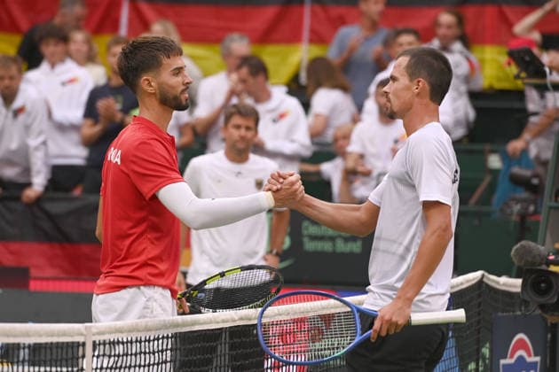 Schlussjubel, Jubel, jubeln, Freude, cheers, Dino PRIZMIC (CRO) handshake mit Daniel ALTMAIER (GER) match2: Daniel ALTMAIER (GER) - Dino PRIZMIC (CRO) Deutschland (GER) - Kroatien (CRO) Tennis Davis Cup Qualifiers Round 2 am 19.09.2026 in der Heristo Arena Halle Westfalen, Deutschland. Â