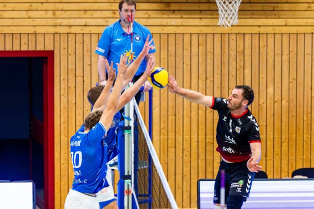 19.09.2026, GER, Volleyball, Maenner, Saison 26 27, 2.Bl Sued, Blue Volleys Gotha - TV 1895 Moemlingen Michel Simon (TV 1895 Moemlingen), Lauritz Jastrow (Blue Volleys Gotha,10), Robin Stolle (Blue Volleys Gotha,8) 99867 Gotha Sporthalle Sportanlage Ernesti Thüringen Deutschland