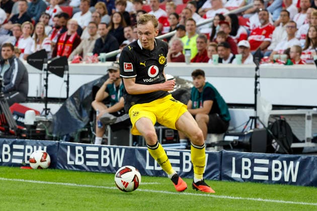 Maximilian Beier (BVB Dortmund, 14) am Ball , Deutschland, Fussball, 1. Bundesliga, 4.Spieltag, 2026 2027, VfB Stuttgart vs. Borussia Dortmund, 19.09.2026, Stuttgart MHP Arena Deutschland Copyright: xGrantxHubbsx