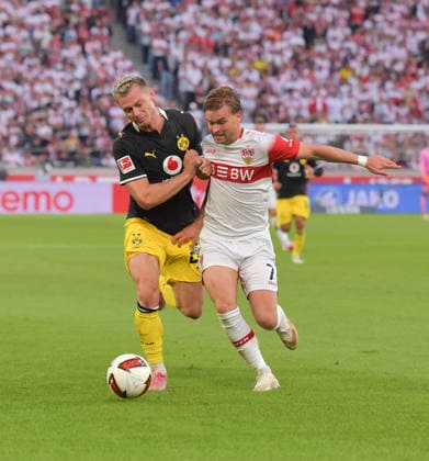 19.09.2026, xblx, Fussball 1.Bundesliga, VfB Stuttgart - Borussia Dortmund v.l. Julian Ryerson (Borussia Dortmund), Maximilian Mittelstaedt Mittelstädt (VfB Stuttgart) (DFL DFB REGULATIONS PROHIBIT ANY USE OF PHOTOGRAPHS as IMAGE SEQUENCES and or QUASI-VIDEO) Stuttgart