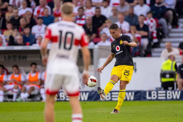 19.09.2026, Fussball, 4. Spieltag der 1. Fussball Bundesliga, VfB Stuttgart - Borussia Dortmund. Joey Veerman (Borussia Dortmund). Stuttgart MHP Arena Baden-Württemberg Deutschland xRHR-FOTO DEx Copyright: DennisxEwert RHR-FOTOx RHR-FOTO DE