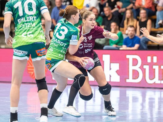 Marlene Tucholke (HC Leipzig, 23) im Zweikampf mit Aylin Bornhardt (Frisch Auf Frauen, 13), Frisch Auf Goeppingen vs. HC Leipzig, Handball, 1. Bundesliga, Spielzeit 2026 2027, 19.09.2026 Frisch Auf Goeppingen vs. HC Leipzig, Handball, 1. Bundesliga, Spielzeit 2026 2027, 19.09.2026 Goeppingen Copyright: xMichaelxSchmidt Eibner-Pressefotx EP_MST