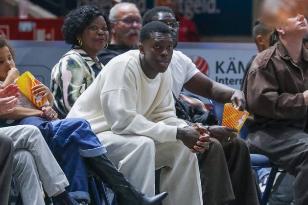 19.09.2026, xgox, Basketball - easyCredit BBL, Basketball Loewen Braunschweig - Gladitors Trier emspor, v.l. Dennis Schröder schaut sich das Spiel an Braunschweig