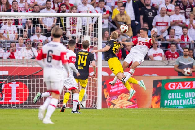 19.09.2026, Fussball, 4. Spieltag der 1. Fussball Bundesliga, VfB Stuttgart - Borussia Dortmund. v. l. Daniel Svensson (Borussia Dortmund), Bilal El Khannouss (VfB Stuttgart). Stuttgart MHP Arena Baden-Württemberg Deutschland xRHR-FOTO DEx Copyright: DennisxEwert RHR-FOTOx RHR-FOTO DE