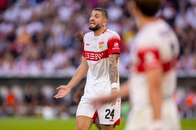 19.09.2026, Fussball, 4. Spieltag der 1. Fussball Bundesliga, VfB Stuttgart - Borussia Dortmund. Julian Jeffrey Jeff Gaston Chabot (VfB Stuttgart) diskutiert,. Stuttgart MHP Arena Baden-Württemberg Deutschland xRHR-FOTO DEx Copyright: DennisxEwert RHR-FOTOx RHR-FOTO DE