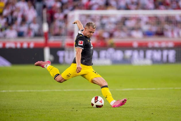 19.09.2026, Fussball, 4. Spieltag der 1. Fussball Bundesliga, VfB Stuttgart - Borussia Dortmund. Julian Ryerson (Borussia Dortmund). Stuttgart MHP Arena Baden-Württemberg Deutschland xRHR-FOTO DEx Copyright: DennisxEwert RHR-FOTOx RHR-FOTO DE