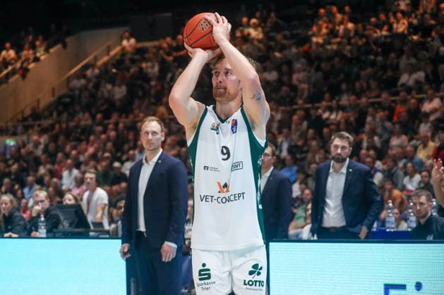 19.09.2026, xgox, Basketball - easyCredit BBL, Basketball Loewen Braunschweig - Gladitors Trier emspor, v.l. Luca Joe Ewelt (Braunschweig, 9) am Ball, plays the ball Braunschweig
