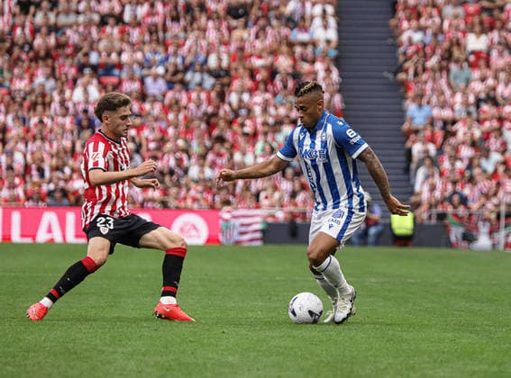 ESP: LaLiga EA Sports Athletic Bilbao v Deportivo Alaves Robert Navarro of Athletic and Mariano Diaz Mejia of Alaves during LaLiga EA Sports between Athletic Bilbao v Deportivo Alaves played at San Mames Stadium in Bilbao, on September 19, 2026 in Spain Spain Futbol Copyright: xAgenciaxLOFx