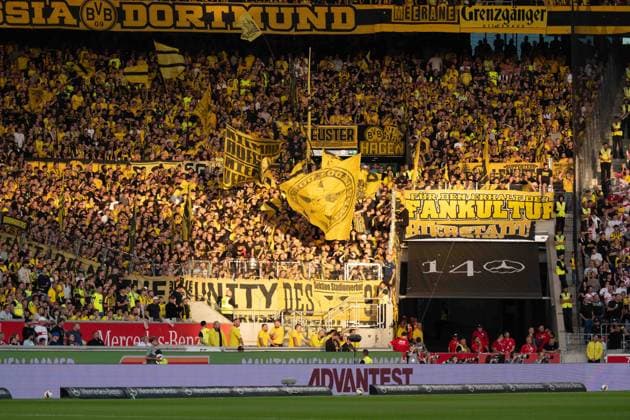 19.09.2026: Fußball: VfB Stuttgart - Borussia Dortmund, 4. Spieltag der 1. Bundesliga in der MHP Arena Dortmund Auswärtsblock in der MHP Arena WICHTIGER HINWEIS: Gemäß den Vorgaben der DFL und des DFB ist es untersagt, in dem Stadion und oder vom Spiel angefertigte Fotoaufnahmen in Form von Sequenzbildern und oder videoähnlichen Fotostrecken zu verwerten bzw. verwerten zu lassen. Copyright: xJamesxZabelx