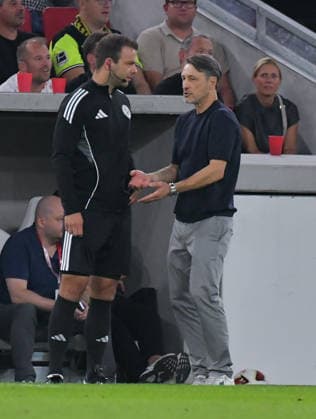 19.09.2026, xblx, Fussball 1.Bundesliga, VfB Stuttgart - Borussia Dortmund v.l. Vierter Offizieller Schiedsrichter Wolfgang Haslberger, Trainer Niko Kovac (Borussia Dortmund) (DFL DFB REGULATIONS PROHIBIT ANY USE OF PHOTOGRAPHS as IMAGE SEQUENCES and or QUASI-VIDEO) Stuttgart