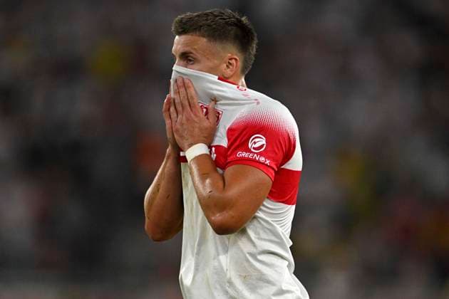19.09.2026, Fussball 1. Bundesliga 2026 2027, 4.Spieltag, VfB Stuttgart - Borussia Dortmund, in der MHP-Arena Stuttgart, Ermedin Demirovic (Stuttgart) unzufrieden