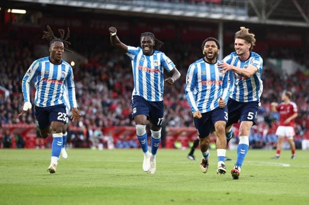 Jay Dasilva of Coventry City celebrates scoring a goal to make the score 1-0. Nottingham Forest v Coventry City, Premier League, Football, The City Ground, Nottingham, UK - 19 Sep 2026Nottingham The City Ground United Kingdom EDITORIAL USE ONLY No use with unauthorised audio, video, data, fixture lists, club league logos or live services. Online in-match use limited to 120 images, no video emulation. No use in betting, games or single club league player publications. Copyright: xRyanxBrowne Shutterstockx 17158587hq