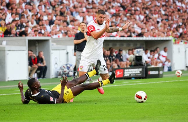 19.09.2026, Deutschland, Stuttgart, Fußball Bundesliga, VfB Stuttgart vs. Borussia Dortmund, v.l. Serhou Guirassy (BVB), Jeff Chabot (VfB)