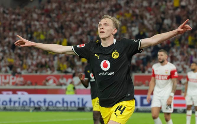 Im Bild: Jubel nach dem Tor zum 0:1 bei Torschuetze Maximilian Beier (Borussia Dortmund, 14) 19.09.2026, VfB Stuttgart - Borussia Dortmund, 1. Bundesliga, 4. Spieltag, Deutschland, Stuttgart, MHP Arena, DFL REGULATIONS PROHIBIT ANY USE OF PHOTOGRAPHS AS IMAGE SEQUENCES AND OR QUASI-VIDEO. Copyright: HMBxMedia xJulienxBecker