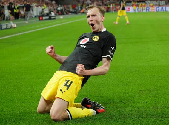 Im Bild: Jubel nach dem Tor zum 0:1 bei Torschuetze Maximilian Beier (Borussia Dortmund, 14) 19.09.2026, VfB Stuttgart - Borussia Dortmund, 1. Bundesliga, 4. Spieltag, Deutschland, Stuttgart, MHP Arena, DFL REGULATIONS PROHIBIT ANY USE OF PHOTOGRAPHS AS IMAGE SEQUENCES AND OR QUASI-VIDEO. Copyright: HMBxMedia xJulienxBecker