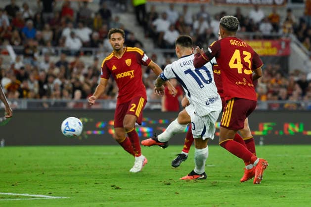 Inter Milan™s Lautaro Martinez goal 2-2 during the Serie A Enilive soccer match between AS Roma and Inter at the Rome s Olympic stadium, Italy - September 19, 2026. - Soccer.  Copyright: xFabrizioxCorradetti LaPressex