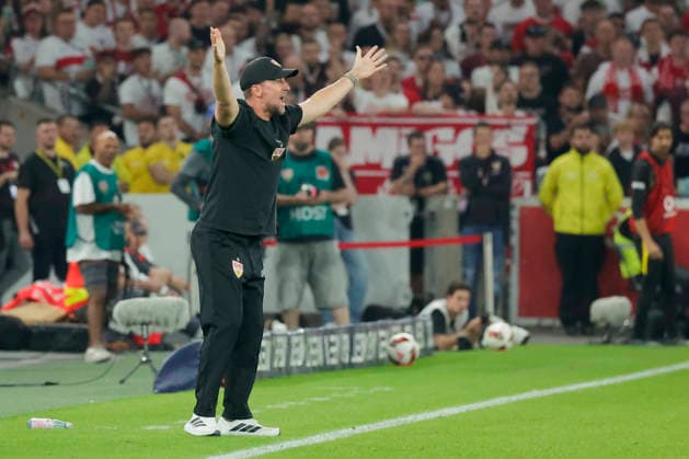 Im Bild: Verwunderung bei Trainer Sebastian Hoeness (VfB Stuttgart) 19.09.2026, VfB Stuttgart - Borussia Dortmund, 1. Bundesliga, 4. Spieltag, Deutschland, Stuttgart, MHP Arena, DFL REGULATIONS PROHIBIT ANY USE OF PHOTOGRAPHS AS IMAGE SEQUENCES AND OR QUASI-VIDEO. Copyright: HMBxMedia xJulienxBecker