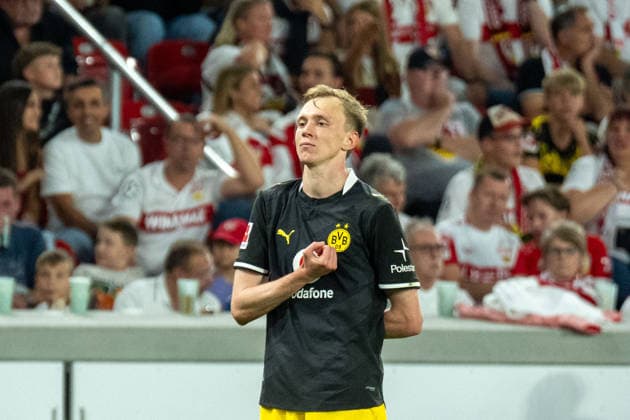 19.09.2026: Fußball: VfB Stuttgart - Borussia Dortmund, 4. Spieltag der 1. Bundesliga in der MHP Arena Torjubel Maximilian Beier (Borussia Dortmund, 14) nach seinem Treffer zum 1:0 für Dortmund WICHTIGER HINWEIS: Gemäß den Vorgaben der DFL und des DFB ist es untersagt, in dem Stadion und oder vom Spiel angefertigte Fotoaufnahmen in Form von Sequenzbildern und oder videoähnlichen Fotostrecken zu verwerten bzw. verwerten zu lassen. Copyright: xJamesxZabelx