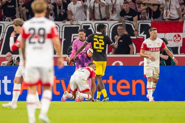 19.09.2026, Fussball, 4. Spieltag der 1. Fussball Bundesliga, VfB Stuttgart - Borussia Dortmund. Torwart Gregor Kobel (Borussia Dortmund) bejubelt einen gewonnen Zweikampf. Stuttgart MHP Arena Baden-Württemberg Deutschland xRHR-FOTO DEx Copyright: DennisxEwert RHR-FOTOx RHR-FOTO DE