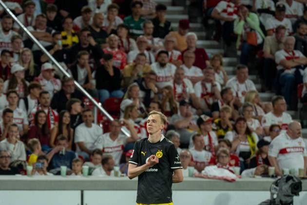 19.09.2026: Fußball: VfB Stuttgart - Borussia Dortmund, 4. Spieltag der 1. Bundesliga in der MHP Arena Torjubel Maximilian Beier (Borussia Dortmund, 14) nach seinem Treffer zum 1:0 für Dortmund WICHTIGER HINWEIS: Gemäß den Vorgaben der DFL und des DFB ist es untersagt, in dem Stadion und oder vom Spiel angefertigte Fotoaufnahmen in Form von Sequenzbildern und oder videoähnlichen Fotostrecken zu verwerten bzw. verwerten zu lassen. Copyright: xJamesxZabelx