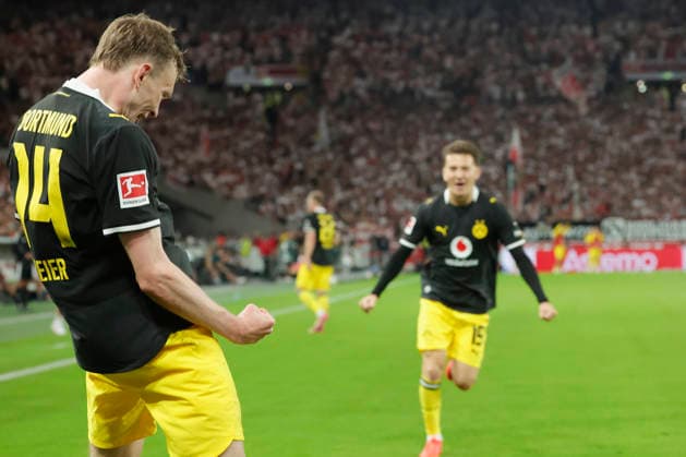 Im Bild: Jubel nach dem Tor zum 0:1 bei v,li. Torschuetze Maximilian Beier (Borussia Dortmund, 14) und Konstantinos Karetsas (Borussia Dortmund, 19) 19.09.2026, VfB Stuttgart - Borussia Dortmund, 1. Bundesliga, 4. Spieltag, Deutschland, Stuttgart, MHP Arena, DFL REGULATIONS PROHIBIT ANY USE OF PHOTOGRAPHS AS IMAGE SEQUENCES AND OR QUASI-VIDEO. Copyright: HMBxMedia xJulienxBecker