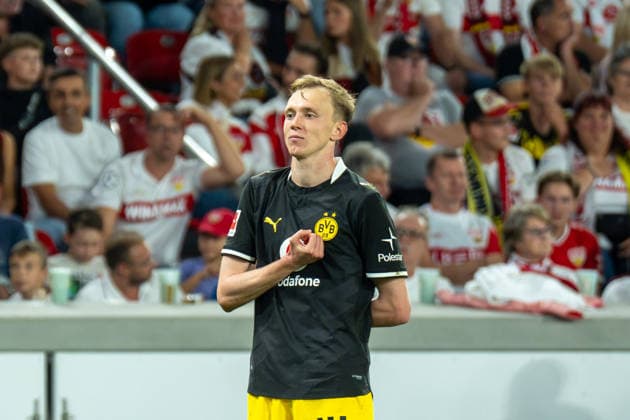 19.09.2026: Fußball: VfB Stuttgart - Borussia Dortmund, 4. Spieltag der 1. Bundesliga in der MHP Arena Torjubel Maximilian Beier (Borussia Dortmund, 14) nach seinem Treffer zum 1:0 für Dortmund WICHTIGER HINWEIS: Gemäß den Vorgaben der DFL und des DFB ist es untersagt, in dem Stadion und oder vom Spiel angefertigte Fotoaufnahmen in Form von Sequenzbildern und oder videoähnlichen Fotostrecken zu verwerten bzw. verwerten zu lassen. Copyright: xJamesxZabelx