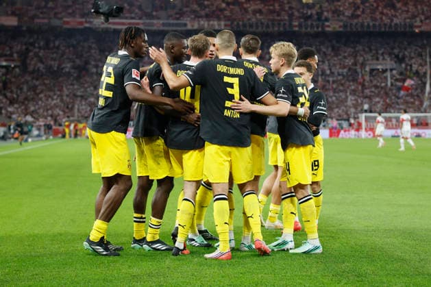 Im Bild: Jubel nach dem Tor zum 0:1 bei der BVB-Elf 19.09.2026, VfB Stuttgart - Borussia Dortmund, 1. Bundesliga, 4. Spieltag, Deutschland, Stuttgart, MHP Arena, DFL REGULATIONS PROHIBIT ANY USE OF PHOTOGRAPHS AS IMAGE SEQUENCES AND OR QUASI-VIDEO. Copyright: HMBxMedia xJulienxBecker