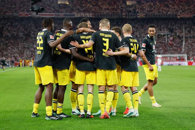 Im Bild: Jubel nach dem Tor zum 0:1 bei der BVB-Elf 19.09.2026, VfB Stuttgart - Borussia Dortmund, 1. Bundesliga, 4. Spieltag, Deutschland, Stuttgart, MHP Arena, DFL REGULATIONS PROHIBIT ANY USE OF PHOTOGRAPHS AS IMAGE SEQUENCES AND OR QUASI-VIDEO. Copyright: HMBxMedia xJulienxBecker