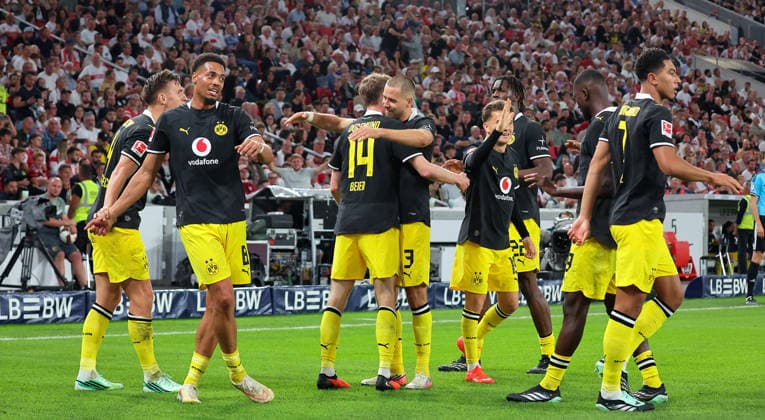 19.09.2026, Deutschland, Stuttgart, Fußball Bundesliga, VfB Stuttgart vs. Borussia Dortmund, Jubel nach dem 0:1 Tor, Torschütze Maximilian Beier (BVB)