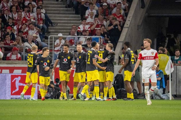 19.09.2026, xdaymx, Fussball 1.Bundesliga, VfB Stuttgart - Borussia Dortmund. Torjubel von Maximilian Beier (Borussia Dortmund) nach seinem Treffer zur 0:1 Führung mit der Mannschaft. (DFL DFB REGULATIONS PROHIBIT ANY USE OF PHOTOGRAPHS as IMAGE SEQUENCES and or QUASI-VIDEO) Stuttgart