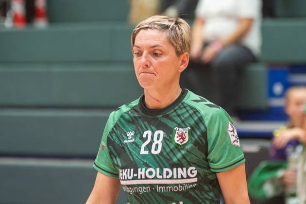 Lydia Jakubisova (SG 09 Kirchhof, 28) geht nach der Niederlage enttaeuscht und nachdenklich in die Kabine. HSV Solingen Graefrath 76 vs. SG 09 Kirchhof, Handball Frauen 2. Bundesliga, Alsco 2.HBL, 04. Spieltag, Saison 2026 2027, 19.09.2026 HSV Solingen Graefrath 76 vs. SG 09 Kirchhof, Handball Frauen 2. Bundesliga, Alsco 2. HBF, 04. Spieltag, Saison 2026 2027, 19.09.2026 Solingen Copyright: xEibner-Pressefoto ThomasxHaeslerx EP_THR
