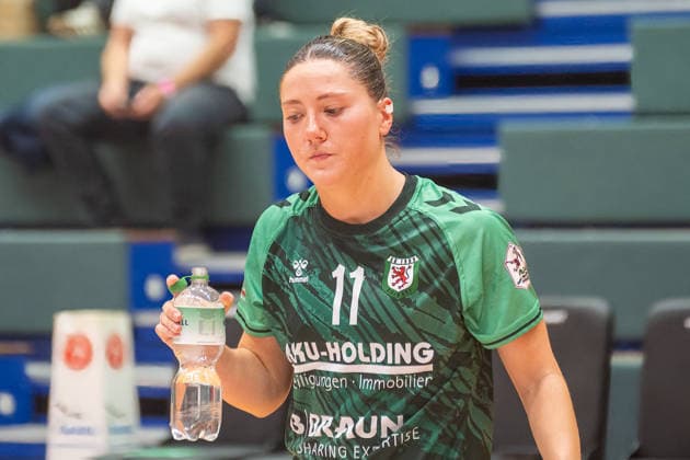 Chantal Reimbold (SG 09 Kirchhof, 11) geht enttaeuscht in die Kabine. HSV Solingen Graefrath 76 vs. SG 09 Kirchhof, Handball Frauen 2. Bundesliga, Alsco 2.HBL, 04. Spieltag, Saison 2026 2027, 19.09.2026 HSV Solingen Graefrath 76 vs. SG 09 Kirchhof, Handball Frauen 2. Bundesliga, Alsco 2. HBF, 04. Spieltag, Saison 2026 2027, 19.09.2026 Solingen Copyright: xEibner-Pressefoto ThomasxHaeslerx EP_THR