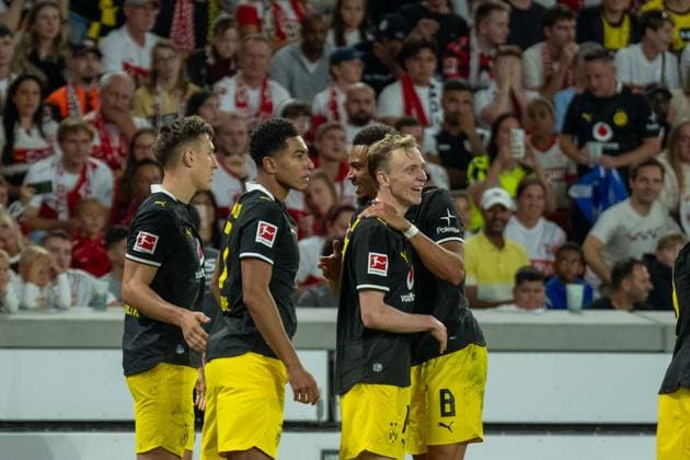 19.09.2026: Fußball: VfB Stuttgart - Borussia Dortmund, 4. Spieltag der 1. Bundesliga in der MHP Arena Torjubel Maximilian Beier (Borussia Dortmund, 14) nach seinem Treffer zum 1:0 für Dortmund WICHTIGER HINWEIS: Gemäß den Vorgaben der DFL und des DFB ist es untersagt, in dem Stadion und oder vom Spiel angefertigte Fotoaufnahmen in Form von Sequenzbildern und oder videoähnlichen Fotostrecken zu verwerten bzw. verwerten zu lassen. Copyright: xJamesxZabelx