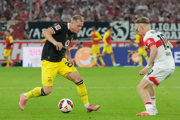 Im Bild: v.li. Julian Ryerson (Borussia Dortmund, 26) am Ball gegen Chris Fuehrich (VfB Stuttgart, 10) 19.09.2026, VfB Stuttgart - Borussia Dortmund, 1. Bundesliga, 4. Spieltag, Deutschland, Stuttgart, MHP Arena, DFL REGULATIONS PROHIBIT ANY USE OF PHOTOGRAPHS AS IMAGE SEQUENCES AND OR QUASI-VIDEO. Copyright: HMBxMedia xJulienxBecker