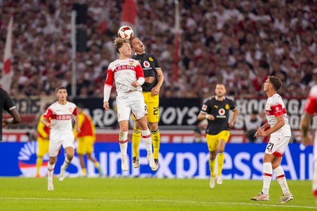 19.09.2026, Fussball, 4. Spieltag der 1. Fussball Bundesliga, VfB Stuttgart - Borussia Dortmund. v. l. Angelo Stiller (VfB Stuttgart), Joey Veerman (Borussia Dortmund). Stuttgart MHP Arena Baden-Württemberg Deutschland xRHR-FOTO DEx Copyright: DennisxEwert RHR-FOTOx RHR-FOTO DE