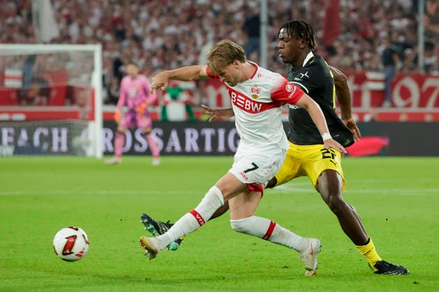 Im Bild: v.li. Maximilian Mittelstaedt (VfB Stuttgart, 7) gegen Joane Gadou (Borussia Dortmund, 22) 19.09.2026, VfB Stuttgart - Borussia Dortmund, 1. Bundesliga, 4. Spieltag, Deutschland, Stuttgart, MHP Arena, DFL REGULATIONS PROHIBIT ANY USE OF PHOTOGRAPHS AS IMAGE SEQUENCES AND OR QUASI-VIDEO. Copyright: HMBxMedia xJulienxBecker