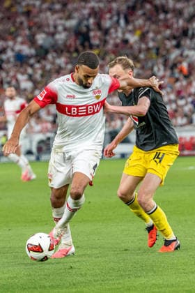 19.09.2026, xdaymx, Fussball 1.Bundesliga, VfB Stuttgart - Borussia Dortmund. vl. Josha Vagnoman (VfB Stuttgart) im Zweikampf mit Maximilian Beier (Borussia Dortmund) (DFL DFB REGULATIONS PROHIBIT ANY USE OF PHOTOGRAPHS as IMAGE SEQUENCES and or QUASI-VIDEO) Stuttgart