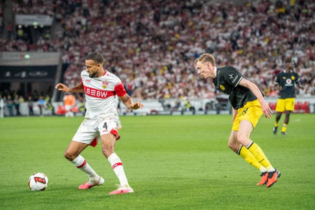 19.09.2026, xdaymx, Fussball 1.Bundesliga, VfB Stuttgart - Borussia Dortmund. vl. Josha Vagnoman (VfB Stuttgart) im Zweikampf mit Maximilian Beier (Borussia Dortmund) (DFL DFB REGULATIONS PROHIBIT ANY USE OF PHOTOGRAPHS as IMAGE SEQUENCES and or QUASI-VIDEO) Stuttgart