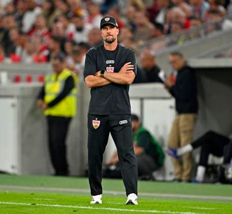 19.09.2026, Fussball 1. Bundesliga 2026 2027, 4.Spieltag, VfB Stuttgart - Borussia Dortmund, in der MHP-Arena Stuttgart, Trainer Sebastian Hoeneß (Stuttgart) nachdenklich.