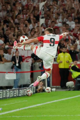 Im Bild: Ermedin Demirovic (VfB Stuttgart, 9) mit der Ballannahme 19.09.2026, VfB Stuttgart - Borussia Dortmund, 1. Bundesliga, 4. Spieltag, Deutschland, Stuttgart, MHP Arena, DFL REGULATIONS PROHIBIT ANY USE OF PHOTOGRAPHS AS IMAGE SEQUENCES AND OR QUASI-VIDEO. Copyright: HMBxMedia xJulienxBecker