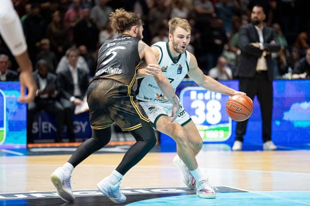 Moritz Krimmer (Nr. 27 VET-CONCEPT Gladiators Trier) gegen Devin Askew (Nr. 5 Basketball Loewen Braunschweig) GER, Basketball Loewen Braunschweig gegen VET-CONCEPT Gladiators Trier, Basketball, easyCredit BBL, Woche 1, Spielzeit 2026 27, 19.09.2026 GER, Basketball Loewen Braunschweig gegen VET-CONCEPT Gladiators Trier, Basketball, easyCredit BBL, Woche 1, Spielzeit 2026 27, 19.09.2026 Braunschweig Copyright: xEibner-Pressefoto DanielxREINELTx EP_DRT