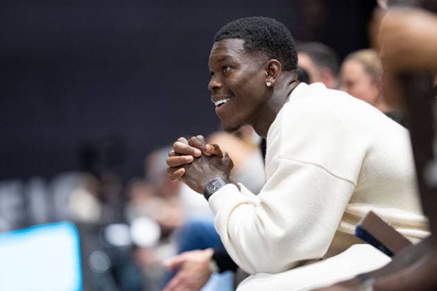 Sport Bilder des Tages Dennis Schroeder zu Gast beim Spiel freudig GER, Basketball Loewen Braunschweig gegen VET-CONCEPT Gladiators Trier, Basketball, easyCredit BBL, Woche 1, Spielzeit 2026 27, 19.09.2026 GER, Basketball Loewen Braunschweig gegen VET-CONCEPT Gladiators Trier, Basketball, easyCredit BBL, Woche 1, Spielzeit 2026 27, 19.09.2026 Braunschweig Copyright: xEibner-Pressefoto DanielxREINELTx EP_DRT