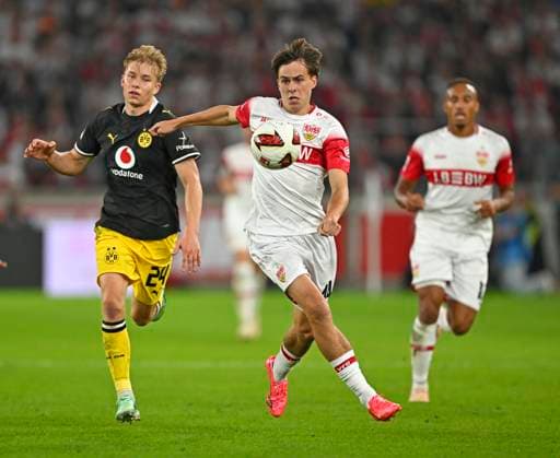 19.09.2026, Fussball 1. Bundesliga 2026 2027, 4.Spieltag, VfB Stuttgart - Borussia Dortmund, in der MHP-Arena Stuttgart, v.l. Daniel Svensson (Borussia Dortmund) gegen Leo Sauer (Stuttgart)