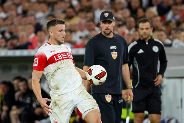 Ermedin Demirovic (VfB Stuttgart, 09) und Sebastian Hoeneß, Hoeness (VfB Stuttgart, Trainer) , Deutschland, Fussball, 1. Bundesliga, 4.Spieltag, 2026 2027, VfB Stuttgart vs. Borussia Dortmund, 19.09.2026, Stuttgart MHP Arena Deutschland Copyright: xGrantxHubbsx