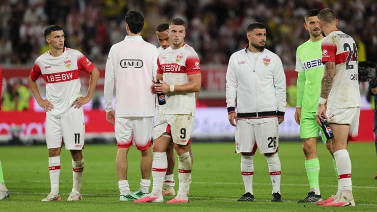 19.09.2026, Deutschland, Stuttgart, Fußball Bundesliga, VfB Stuttgart vs. Borussia Dortmund, Bilai El Khannouss (VfB) Atakan Karazor (VfB) Jamie Leweling (VfB) Ermedin Demirovic (VfB) Deniz Undav (VfB) Fabian Bredlow (VfB) Jeff Chabot (VfB)