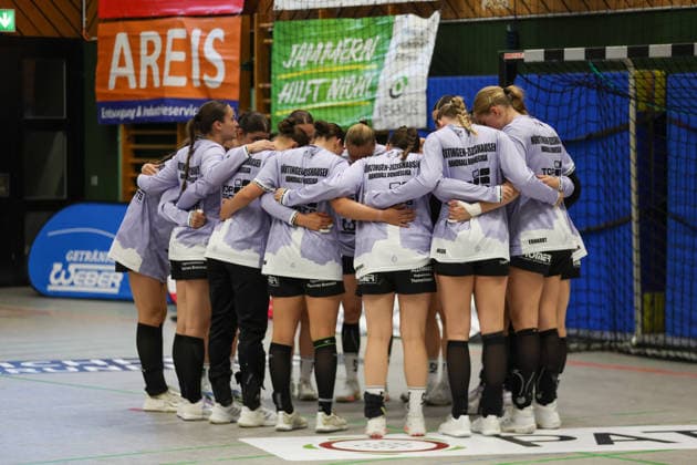 Die Mannschaft der SG Nürtingen-Zizishausen vor dem Spiel GER, SG Nuertingen-Zizishausen vs. HL Buchholz 08-Rosengarten, Handball, 2. ALSCO Handball Bundesliga Frauen, 4. Spieltag, Spielzeit 2026 2027, 19.09.2026 GER, SG Nuertingen-Zizishausen vs. HL Buchholz 08-Rosengarten, Handball, 2. ALSCO Handball Bundesliga Frauen, 4. Spieltag, Spielzeit 2026 2027, 19.09.2026 Steinenberg Copyright: xEibner-Pressefoto SoerenxHerwegx EP_SHG
