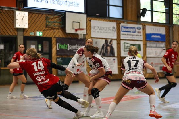Nora Erhardt (SG Nürtingen-Zizishausen, 14) mit einem Wurf GER, SG Nuertingen-Zizishausen vs. HL Buchholz 08-Rosengarten, Handball, 2. ALSCO Handball Bundesliga Frauen, 4. Spieltag, Spielzeit 2026 2027, 19.09.2026 GER, SG Nuertingen-Zizishausen vs. HL Buchholz 08-Rosengarten, Handball, 2. ALSCO Handball Bundesliga Frauen, 4. Spieltag, Spielzeit 2026 2027, 19.09.2026 Steinenberg Copyright: xEibner-Pressefoto SoerenxHerwegx EP_SHG