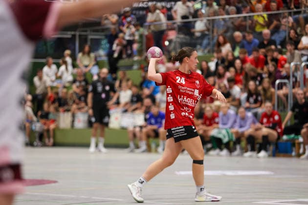 Lisa Fuchs (SG Nürtingen-Zizishausen, 24) spielt einen Pass GER, SG Nuertingen-Zizishausen vs. HL Buchholz 08-Rosengarten, Handball, 2. ALSCO Handball Bundesliga Frauen, 4. Spieltag, Spielzeit 2026 2027, 19.09.2026 GER, SG Nuertingen-Zizishausen vs. HL Buchholz 08-Rosengarten, Handball, 2. ALSCO Handball Bundesliga Frauen, 4. Spieltag, Spielzeit 2026 2027, 19.09.2026 Steinenberg Copyright: xEibner-Pressefoto SoerenxHerwegx EP_SHG